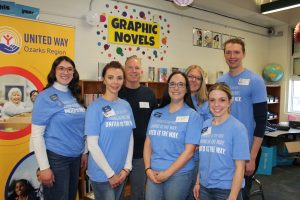 Volunteers from Arvest Bank